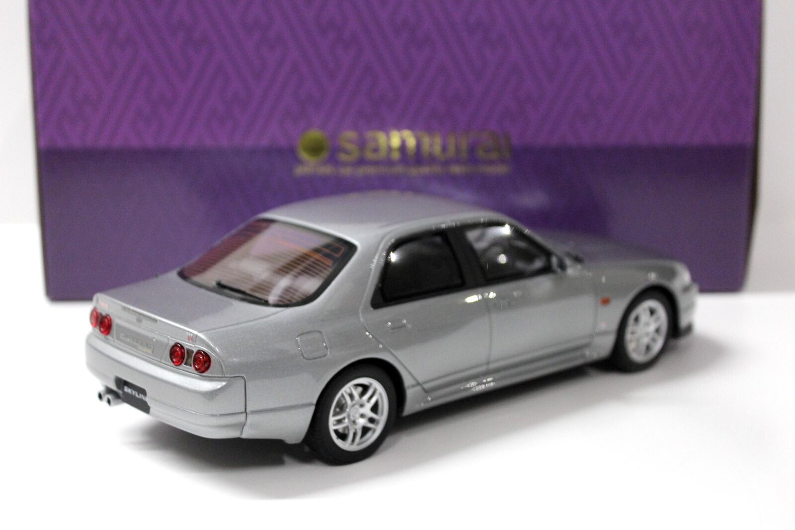 Kyosho 1:18 | Nissan Skyline GT-R R32 Calsonic